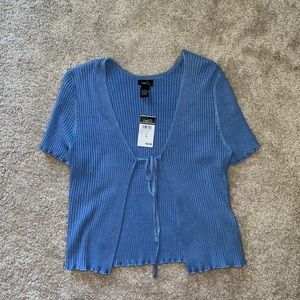 Rue21 - tie in the front, blue short sleeve sweater